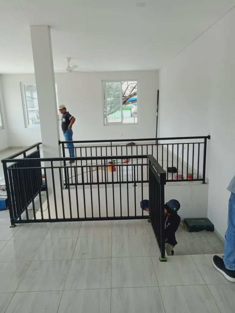 foto railing balkon lantai 2