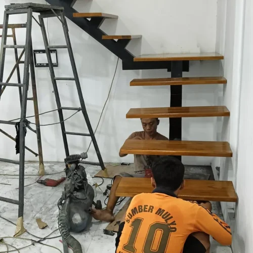 foto proses pemasangan tangga rebah elegan mewah ciamis